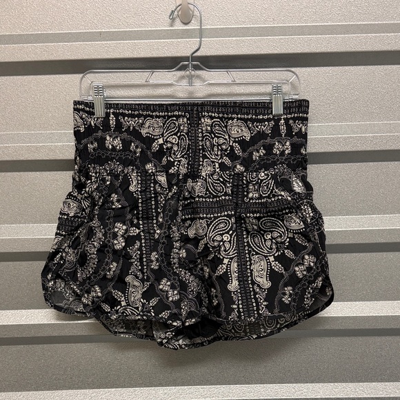 FP Movement by Free People Pants - FP Movement Paisley Bohemian Workout Activewear Short Size Large High Rise Comfy